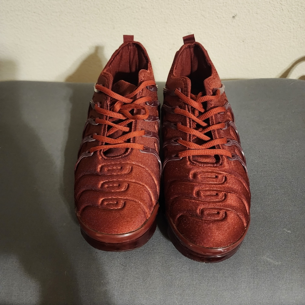 Women's athletic shoes sz 8.5